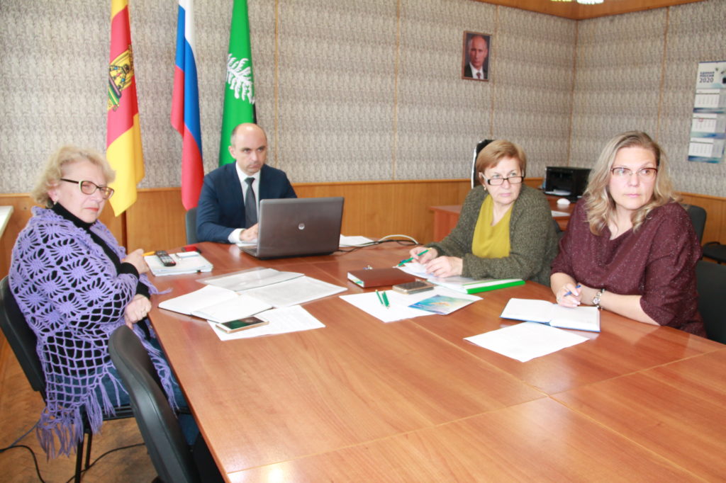 В Нелидовском районе занимаются трудоустройством подростков на летнее время В Нелидовском районе занимаются трудоустройством подростков на летнее время