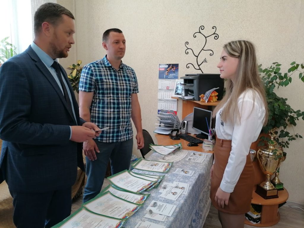 В Ржеве будущим олимпийцам вручили разрядные книжки и значки