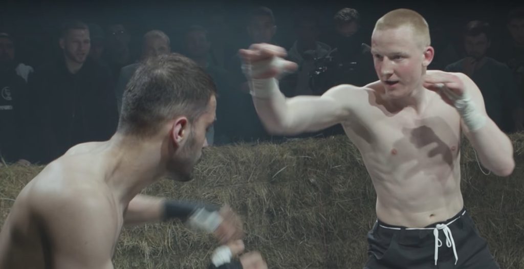 Боец из Тверской области принял участие в популярных кулачных боях (18+) Боец из Тверской области принял участие в популярных кулачных боях (18+)