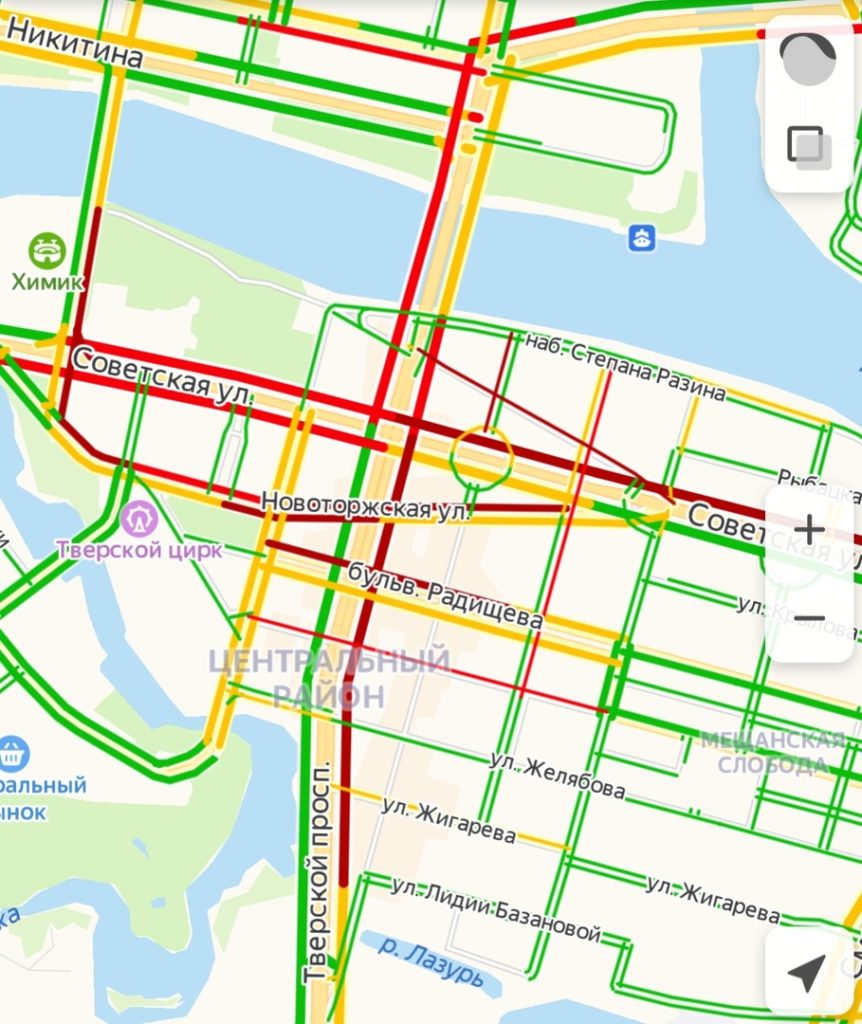 В центре Твери образовалась огромная пробка