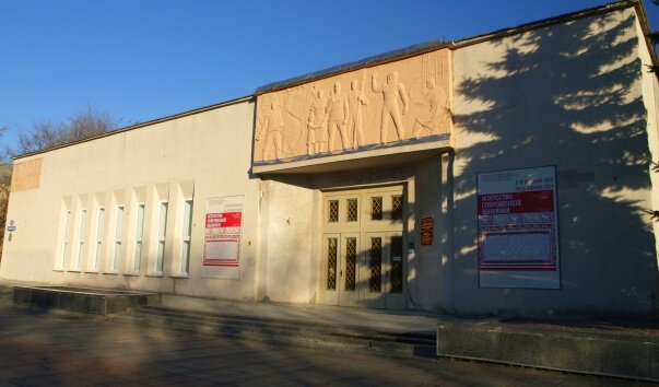 Более 350 работ изобразительного искусства представлены на выставке "Памятью живы будем» в Твери Более 350 работ изобразительного искусства представлены на выставке "Памятью живы будем» в Твери