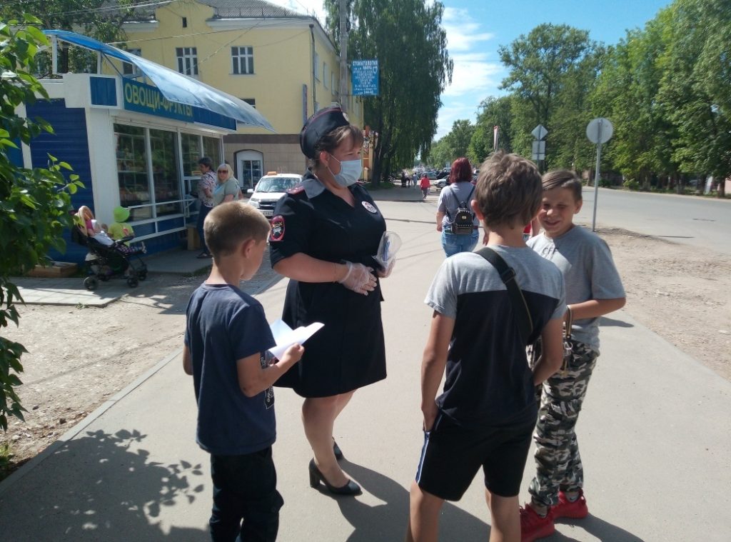 Ржевские автоинспекторы напомнили детям о правилах поведения на дороге