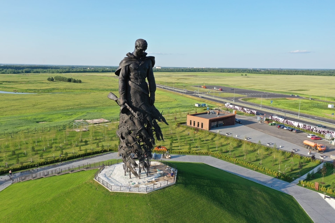 Ржевский мемориал сколько журавлей. Ржев мемориал советскому солдату. Мемориал советскому солдату подо Ржевом. Мемориал солдату Ржев. Ржев РЖЕВСКИЙ мемориал.