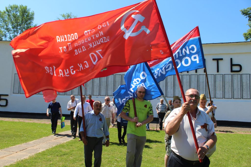 В Тверскую область доставили копию Знамени Победы