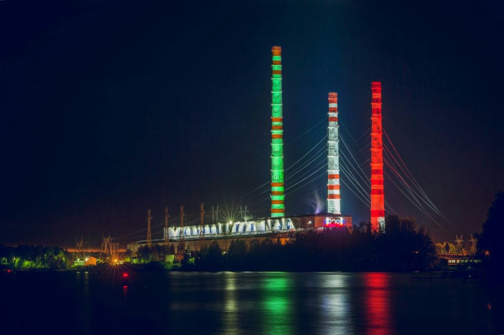 Конаковскую ГРЭС украсили разноцветным огнями