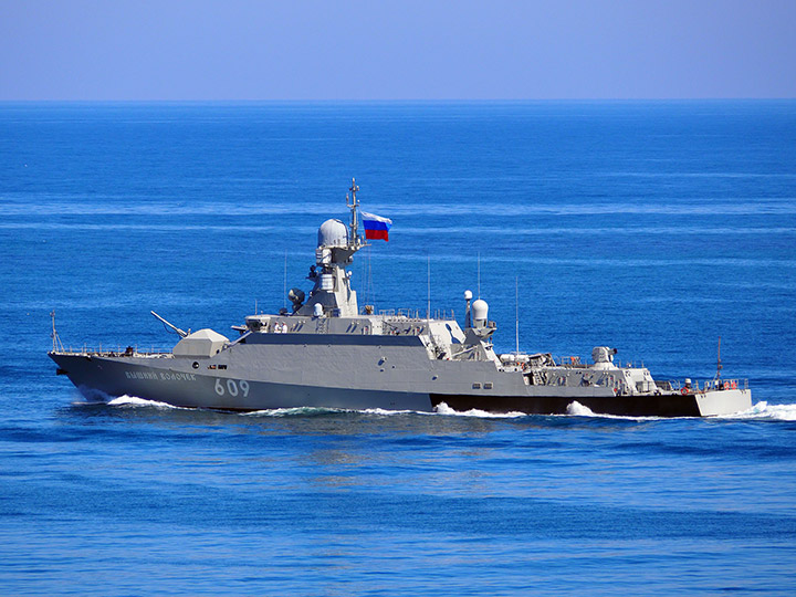 Ракетный корабль "Вышний Волочёк" принял участие в военном параде в Севастополе Ракетный корабль "Вышний Волочёк" принял участие в военном параде в Севастополе