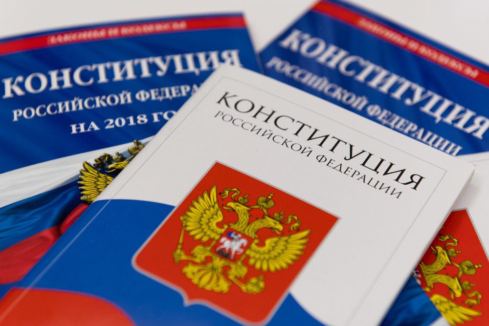 Нет заграничным счетам и двойному гражданству: Как поправки в Конституцию свяжут чиновников с Россией Нет заграничным счетам и двойному гражданству: Как поправки в Конституцию свяжут чиновников с Россией