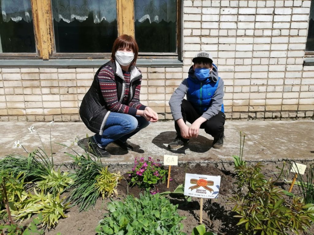 В патриотической акции «Цветок Памяти»приняли участие более 400 жителей Тверской области