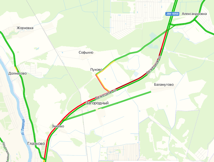 Гигантская пробка образовалась на въезде в Тверь