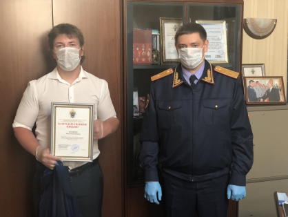 В Москве наградили мужчину, который спас тонущую девочку в Тверской области