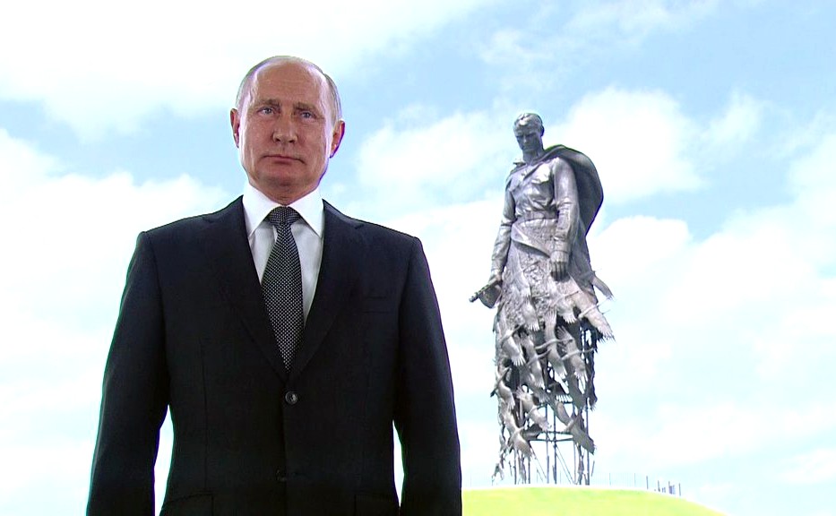Владимир Путин обратился к гражданам России на фоне Ржевского мемориала Владимир Путин обратился к гражданам России на фоне Ржевского мемориала