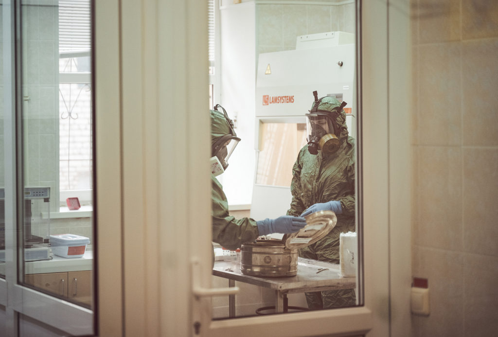 Врачи предупреждают о второй волне коронавируса в России