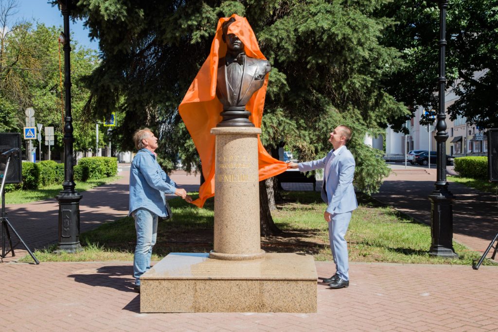 Фоторепортаж: в Твери торжественно открыли памятник Лемешеву Фоторепортаж: в Твери торжественно открыли памятник Лемешеву