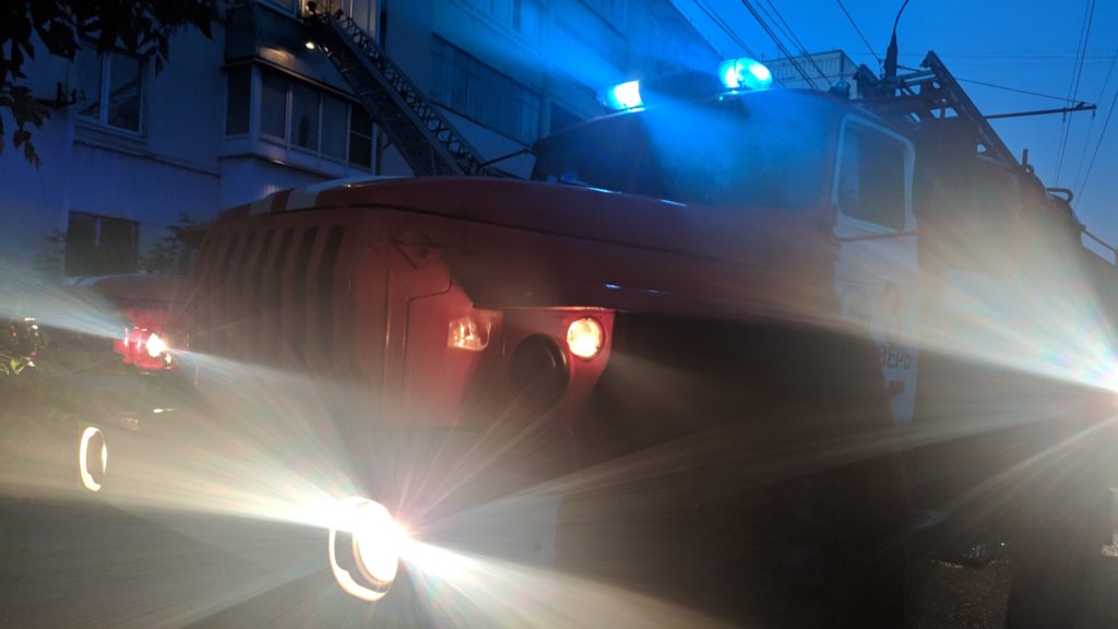 Ночью при пожаре погибло два человека в Тверской области