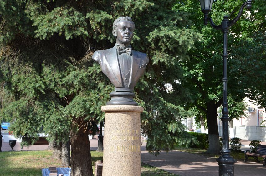 В Твери памятник Сергею Лемешеву откроют в день его рождения В Твери памятник Сергею Лемешеву откроют в день его рождения
