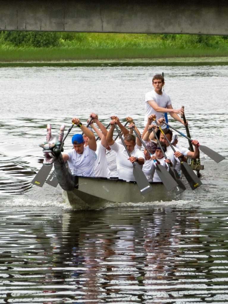Торты и пираты: водный креатив на Дне Вышневолоцкого округа в Тверской области