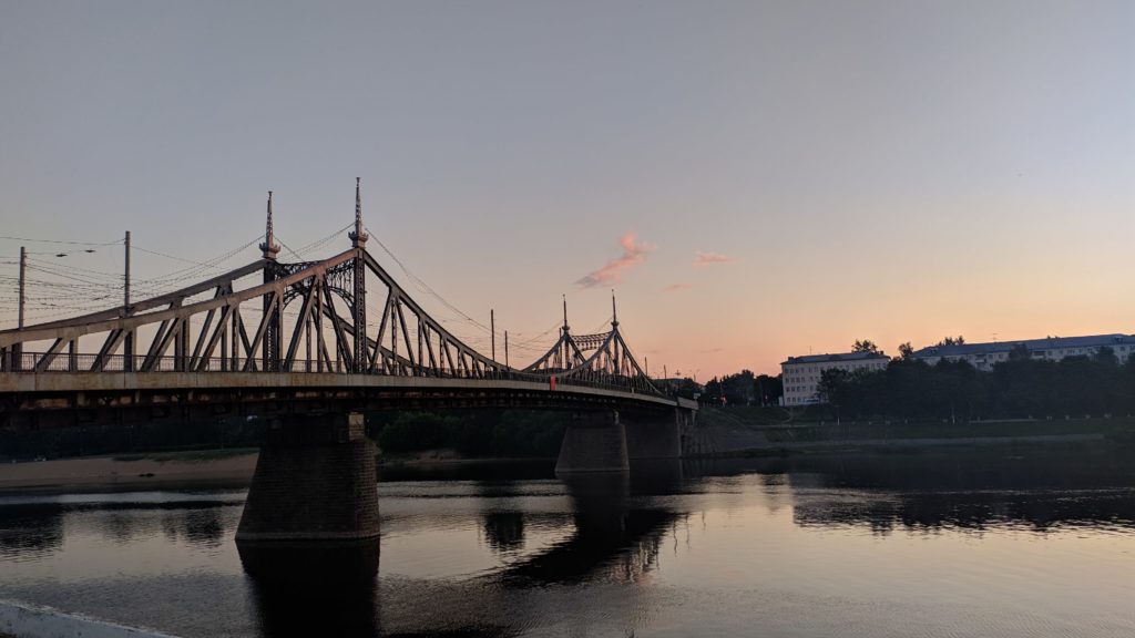 Завтра в Твери перекроют движение по Старому мосту Завтра в Твери перекроют движение по Старому мосту