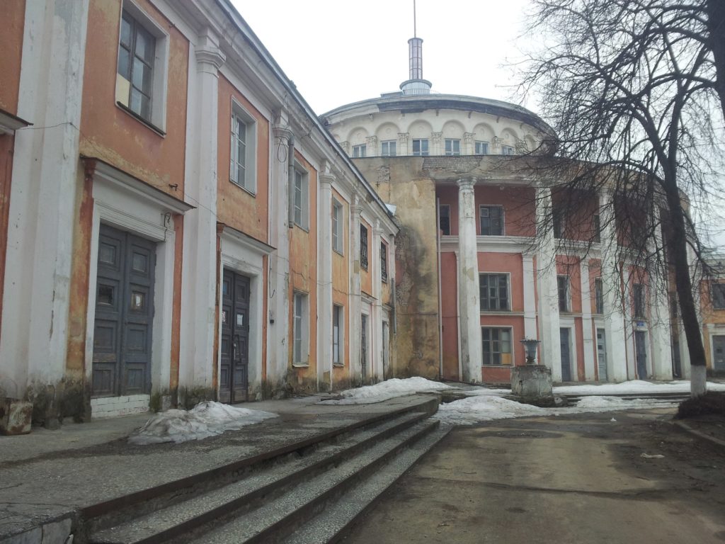 Берег Волги под Речным вокзалом будут поднимать Берег Волги под Речным вокзалом будут поднимать