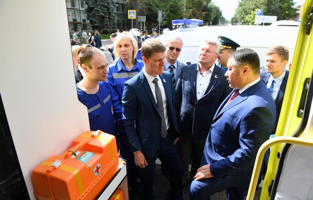 Новые автомобили скорой помощи передали медицинским учреждениям Тверской области