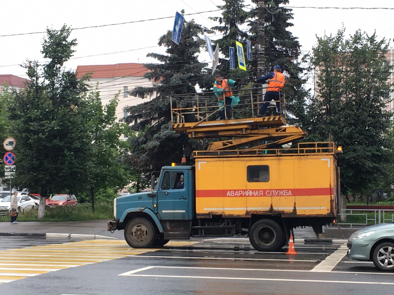 В Твери демонтируют контактную сеть троллейбусов В Твери демонтируют контактную сеть троллейбусов