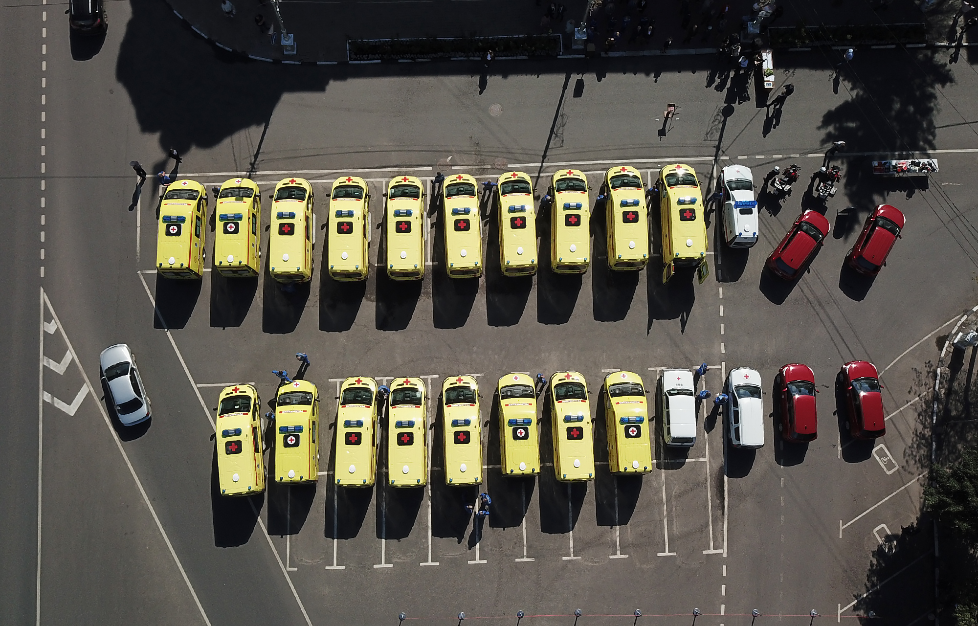 Игорь Руденя вручил новые машины и технику учреждениям здравоохранения и МЧС