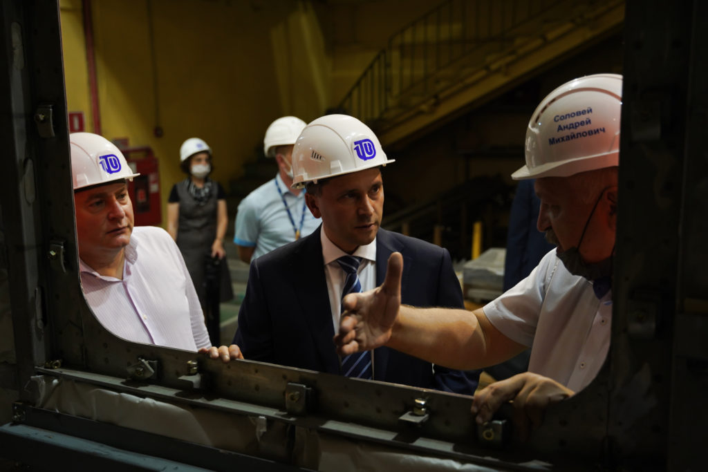 Министр природных ресурсов и экологии Дмитрий Кобылкин посетили Тверской вагонзавод 