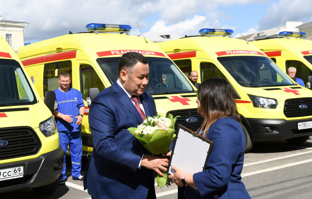 Игорь Руденя вручил новые машины и технику учреждениям здравоохранения и МЧС