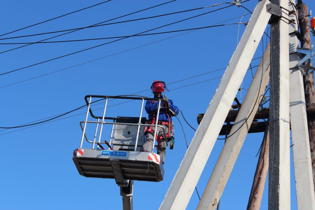 Энергетики восстановили нарушенное непогодой электроснабжение в Тверской области