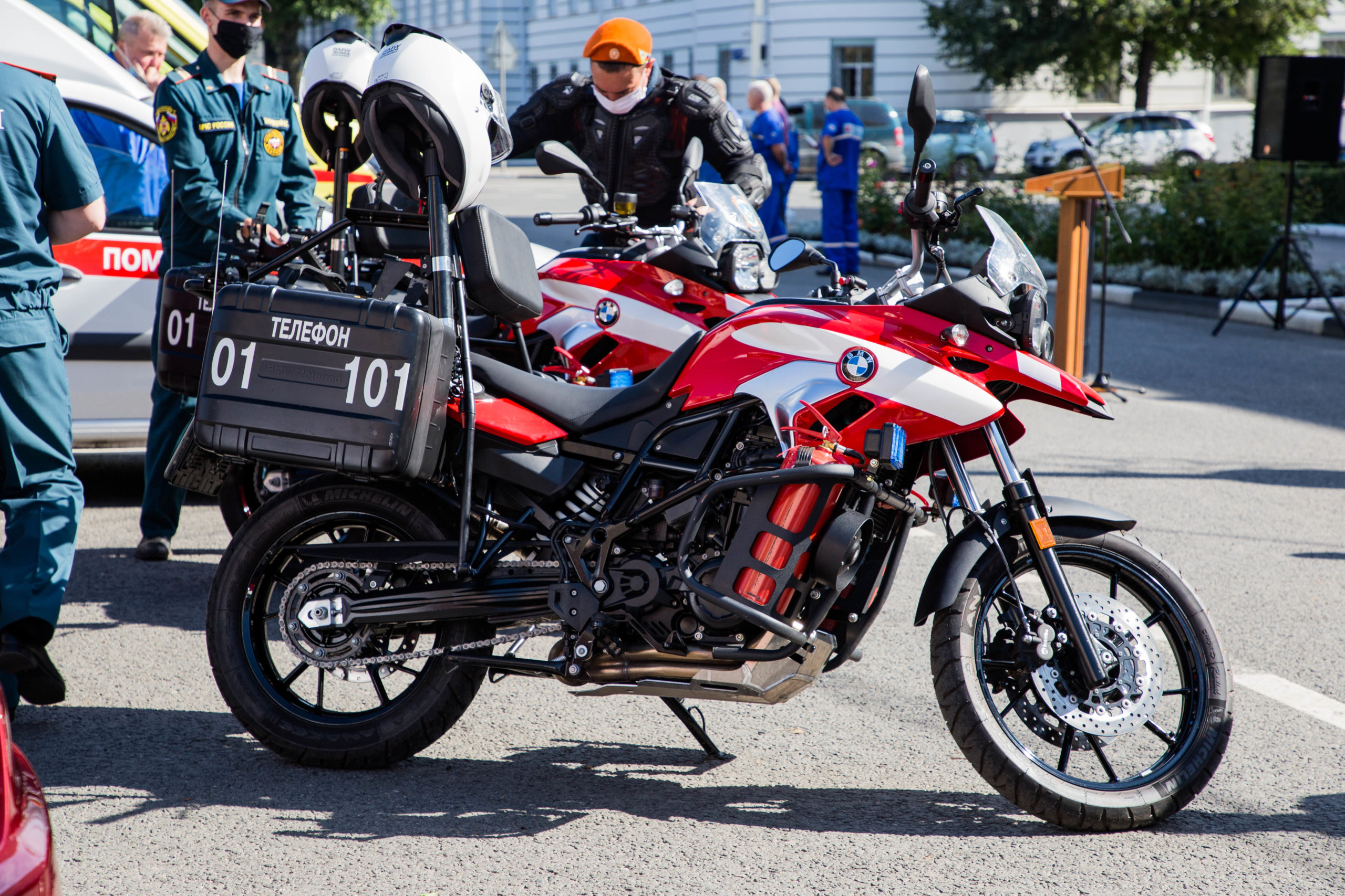 Игорь Руденя вручил новые машины и технику учреждениям здравоохранения и МЧС