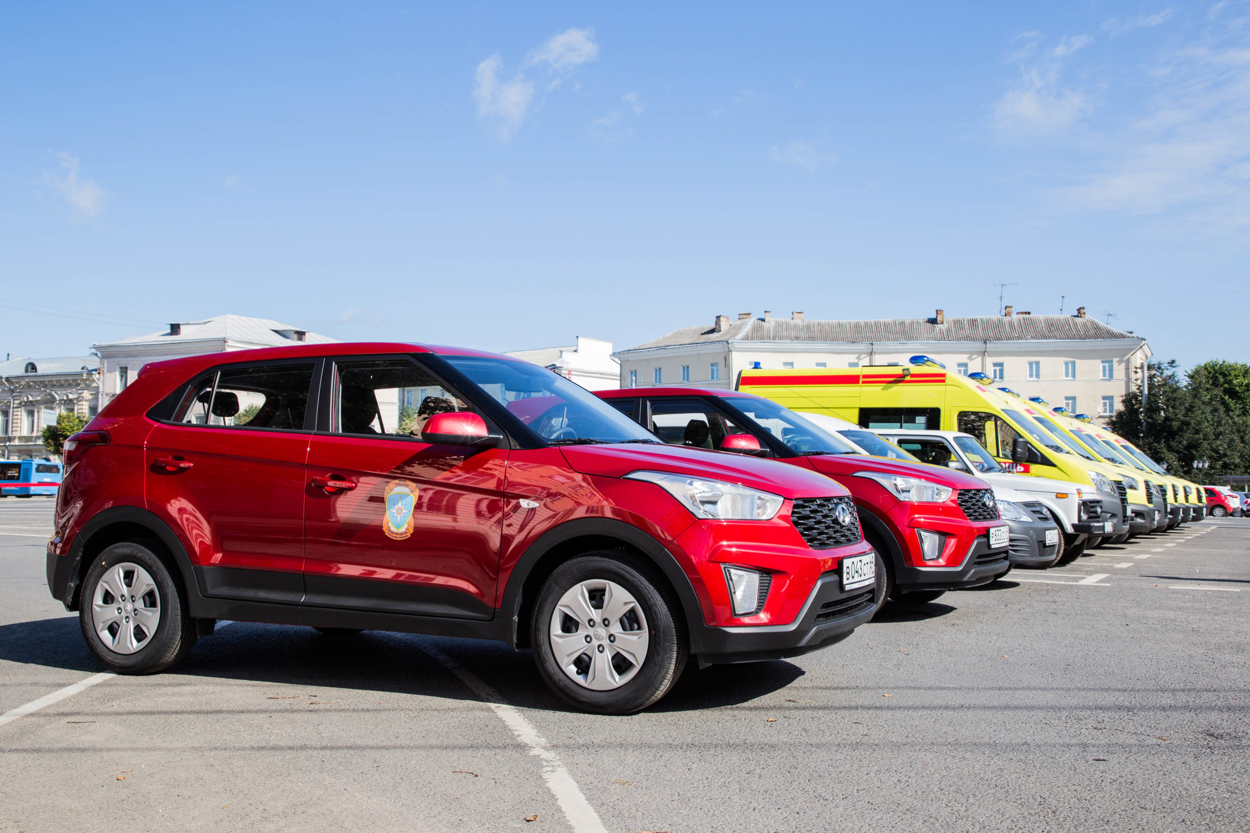 Игорь Руденя вручил новые машины и технику учреждениям здравоохранения и МЧС