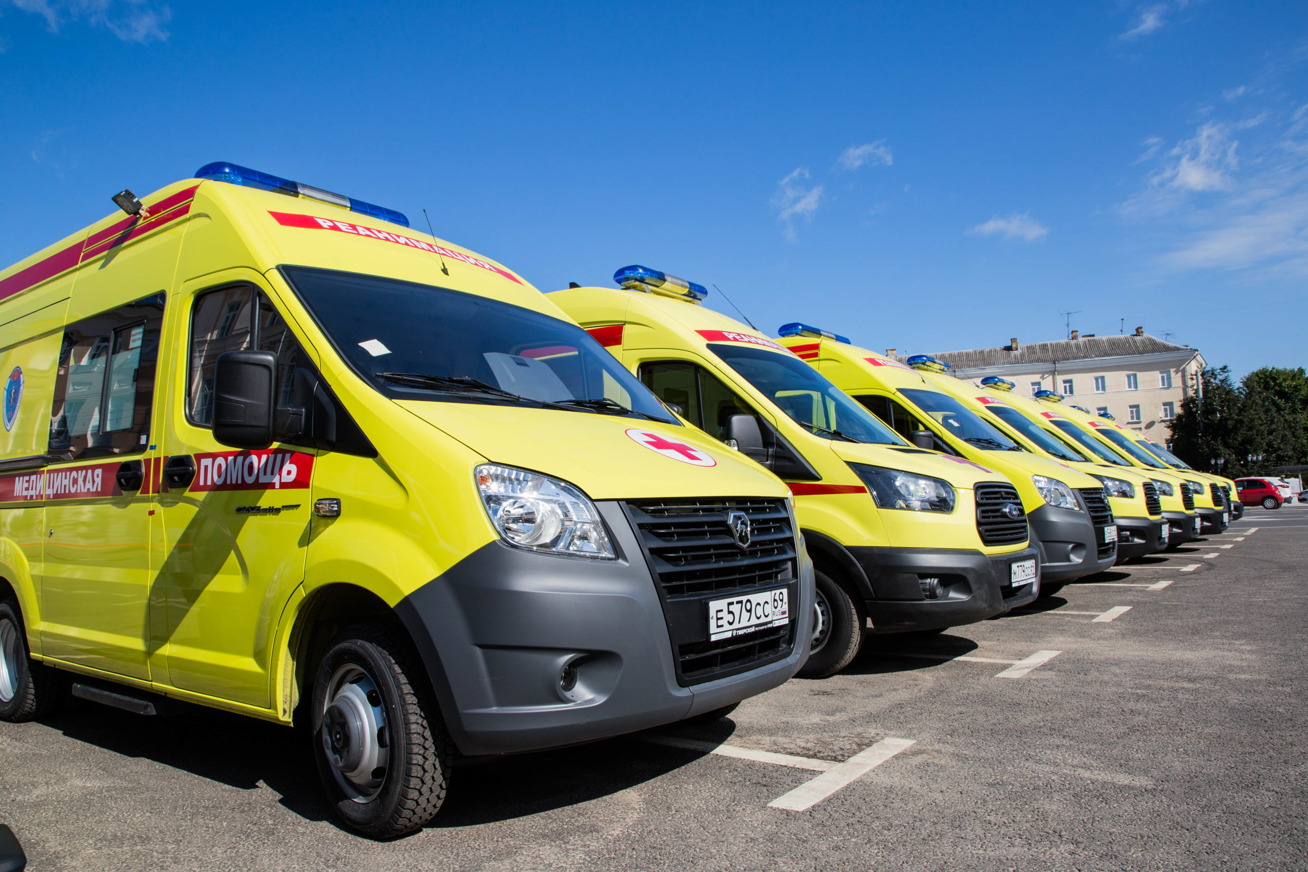 Игорь Руденя вручил новые машины и технику учреждениям здравоохранения и МЧС