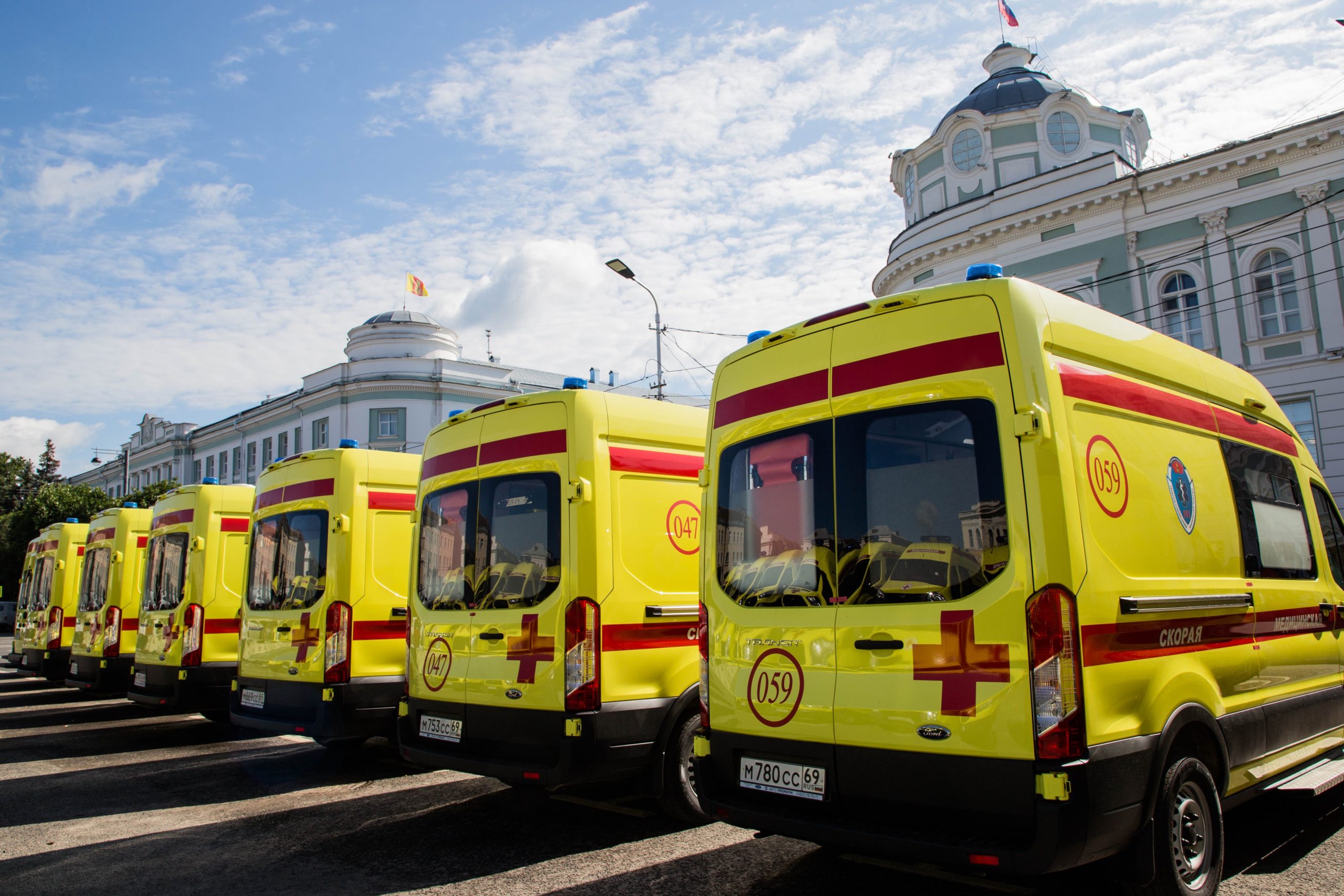 Игорь Руденя вручил новые машины и технику учреждениям здравоохранения и МЧС