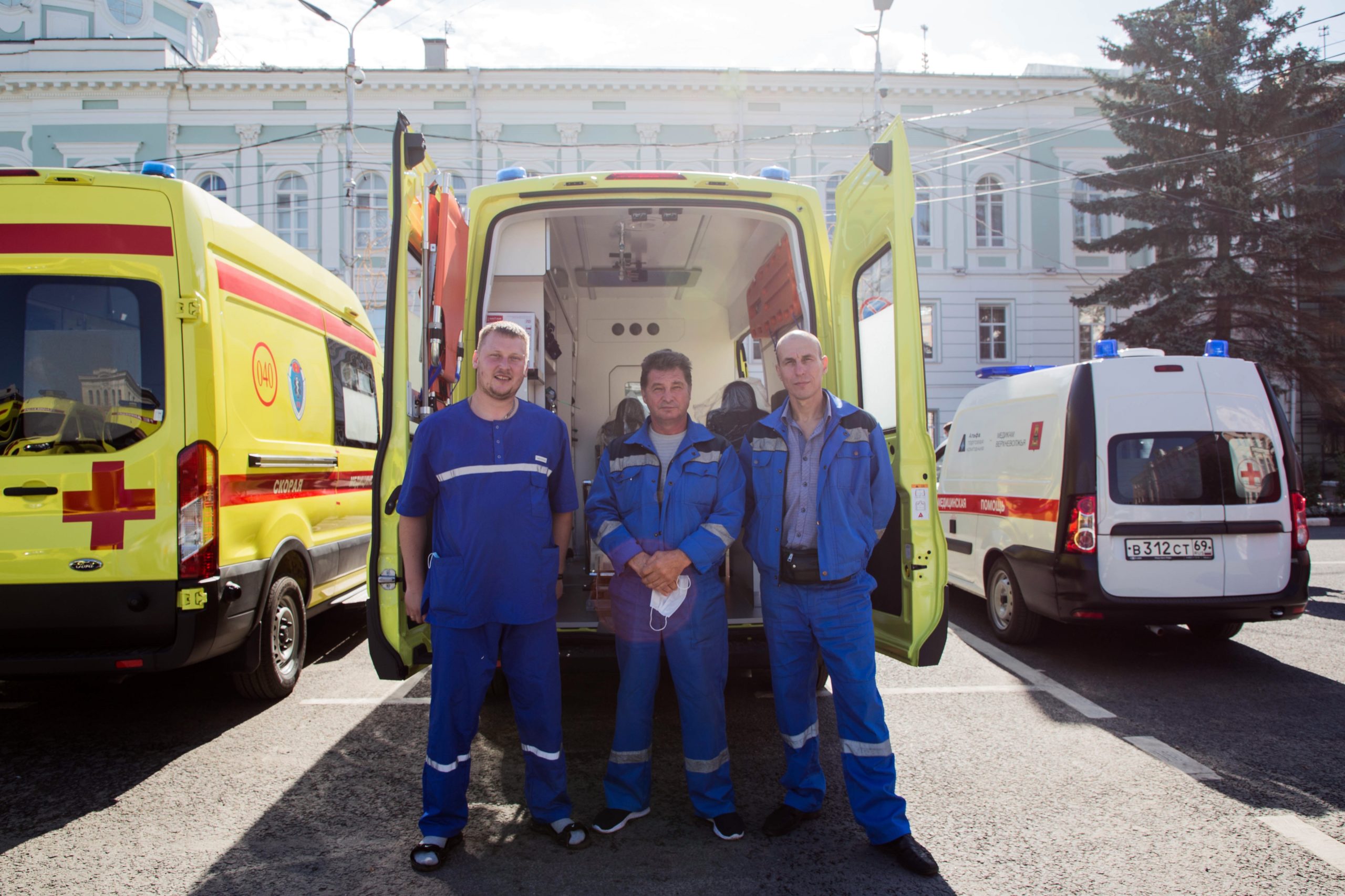 Игорь Руденя вручил новые машины и технику учреждениям здравоохранения и МЧС