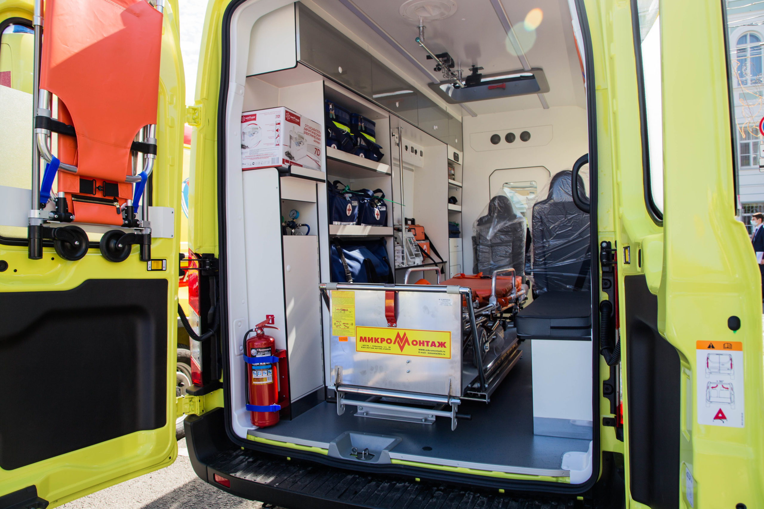 Игорь Руденя вручил новые машины и технику учреждениям здравоохранения и МЧС