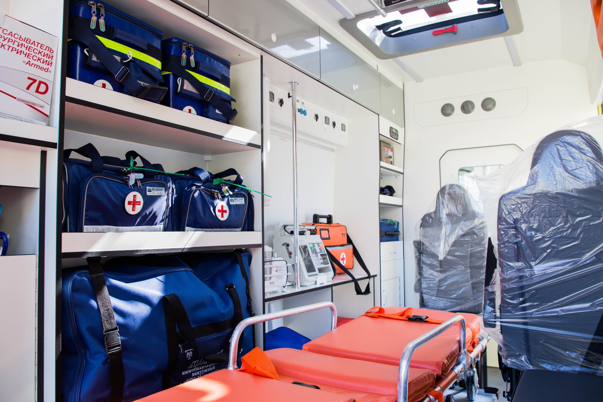 Игорь Руденя вручил новые машины и технику учреждениям здравоохранения и МЧС