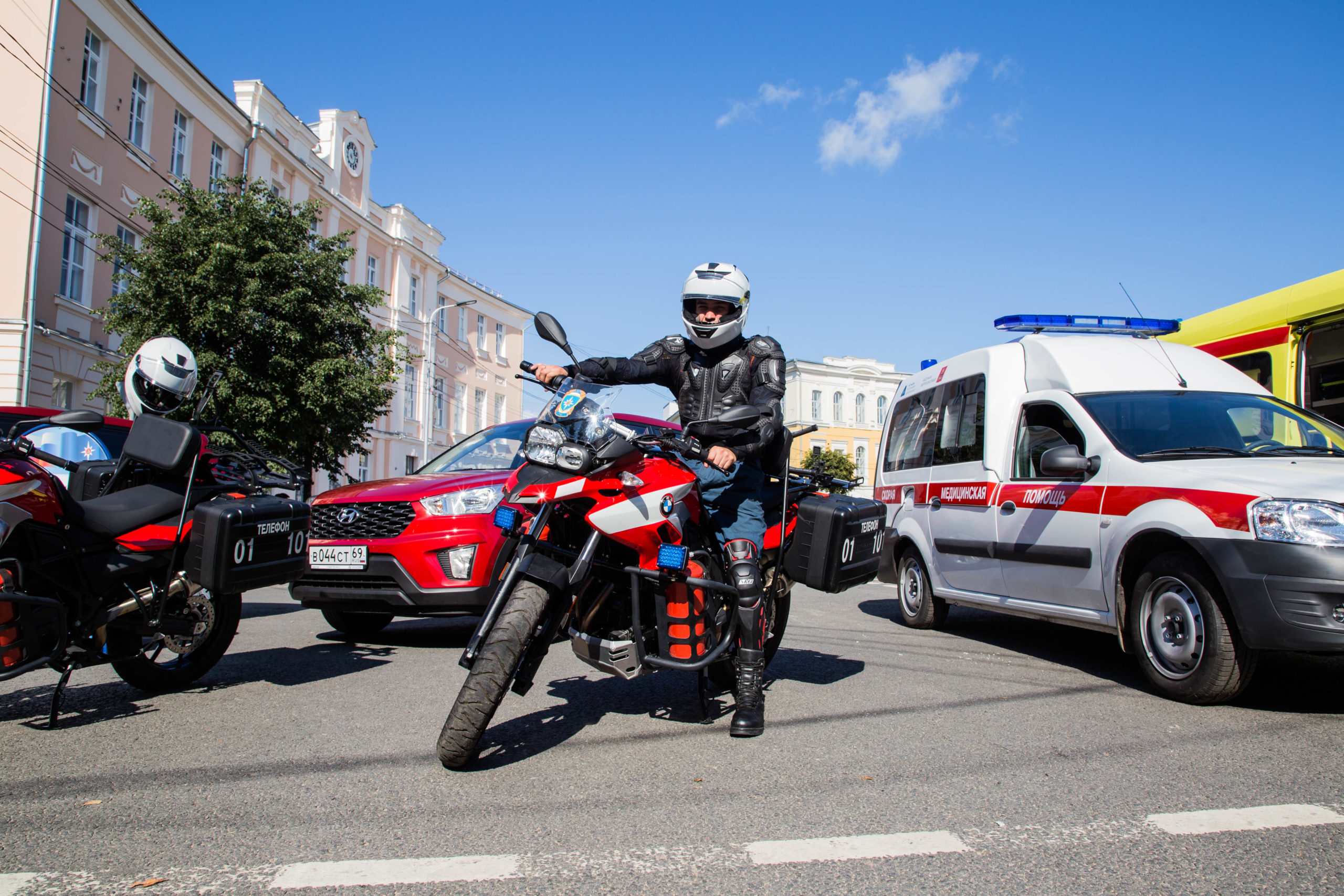 Игорь Руденя вручил новые машины и технику учреждениям здравоохранения и МЧС