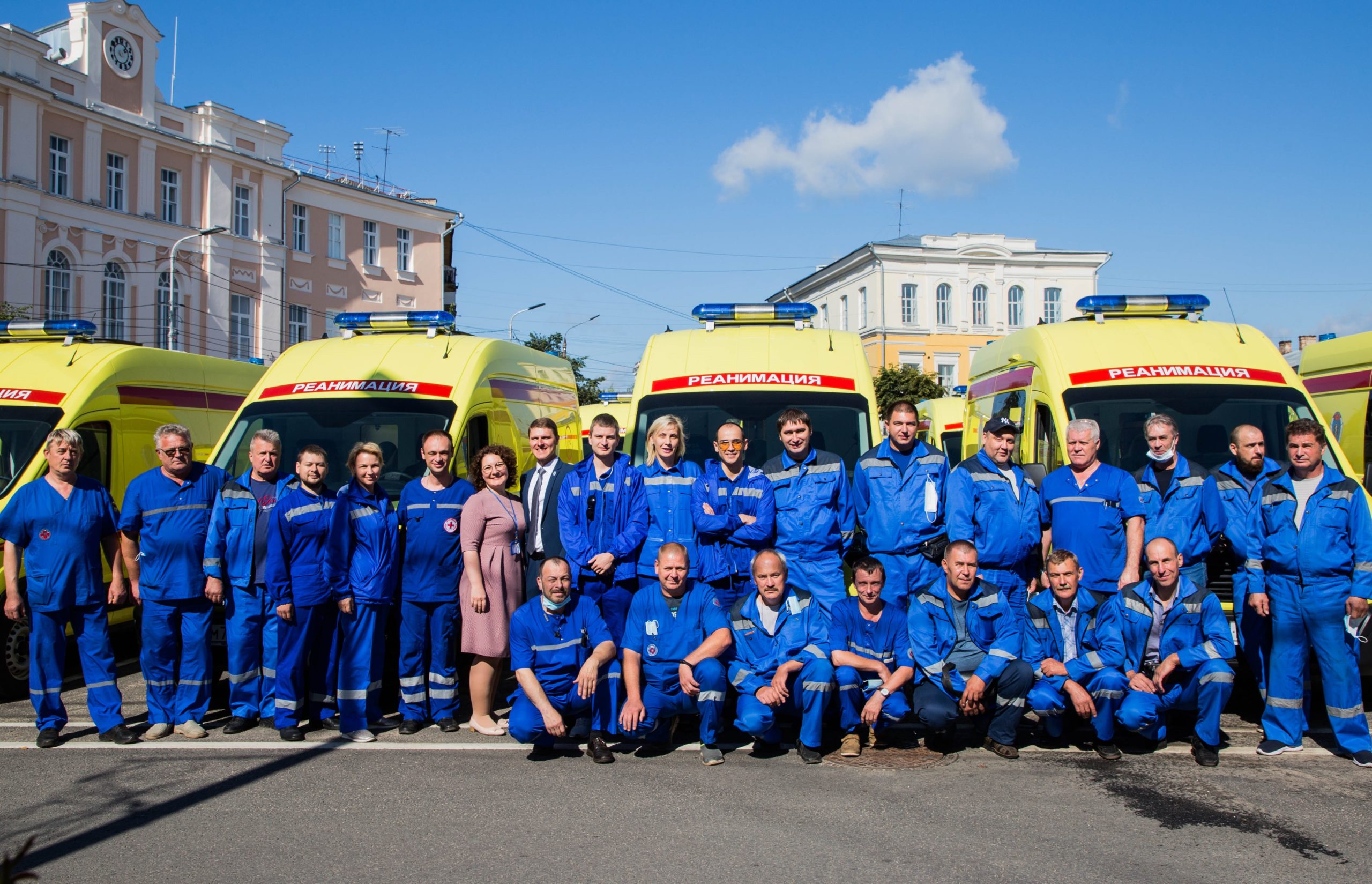 Игорь Руденя вручил новые машины и технику учреждениям здравоохранения и МЧС