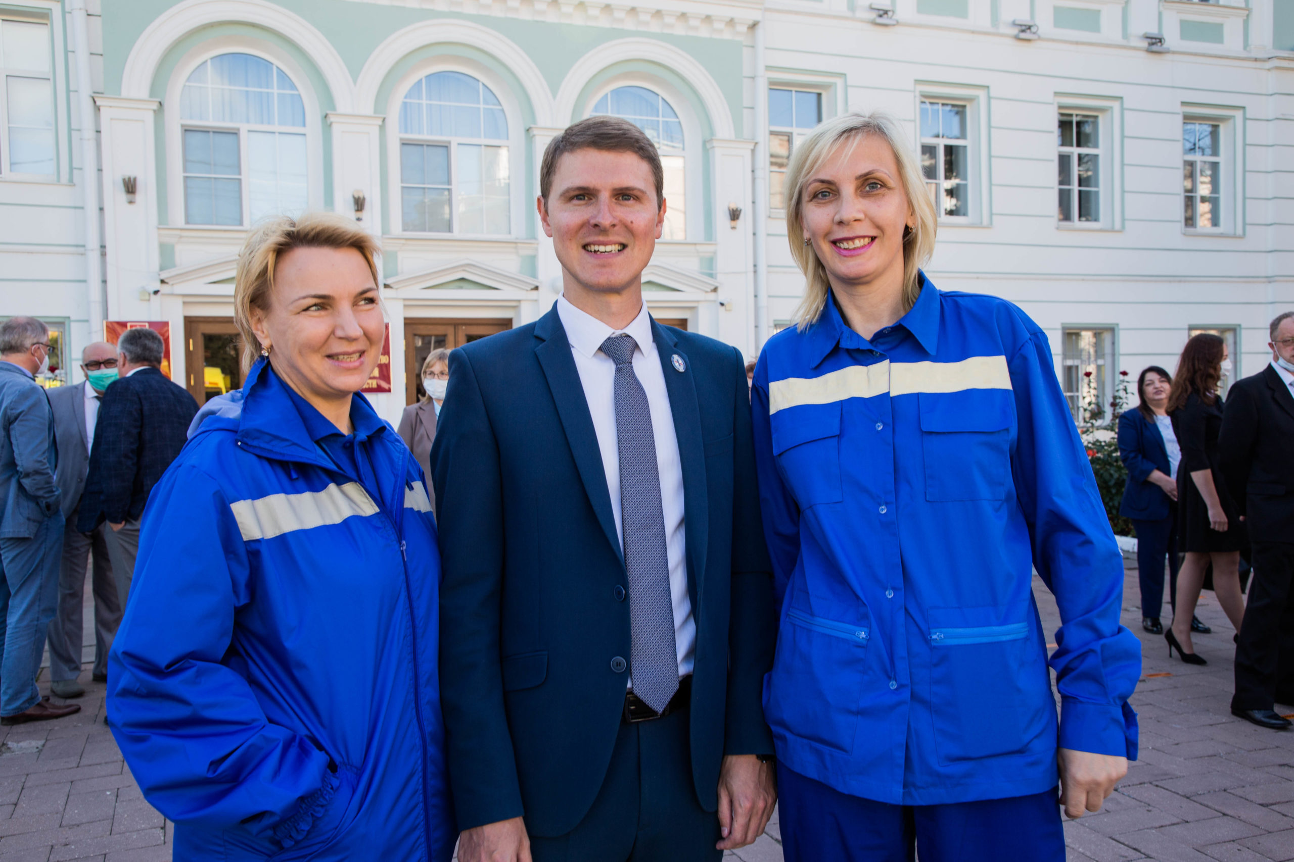 Игорь Руденя вручил новые машины и технику учреждениям здравоохранения и МЧС