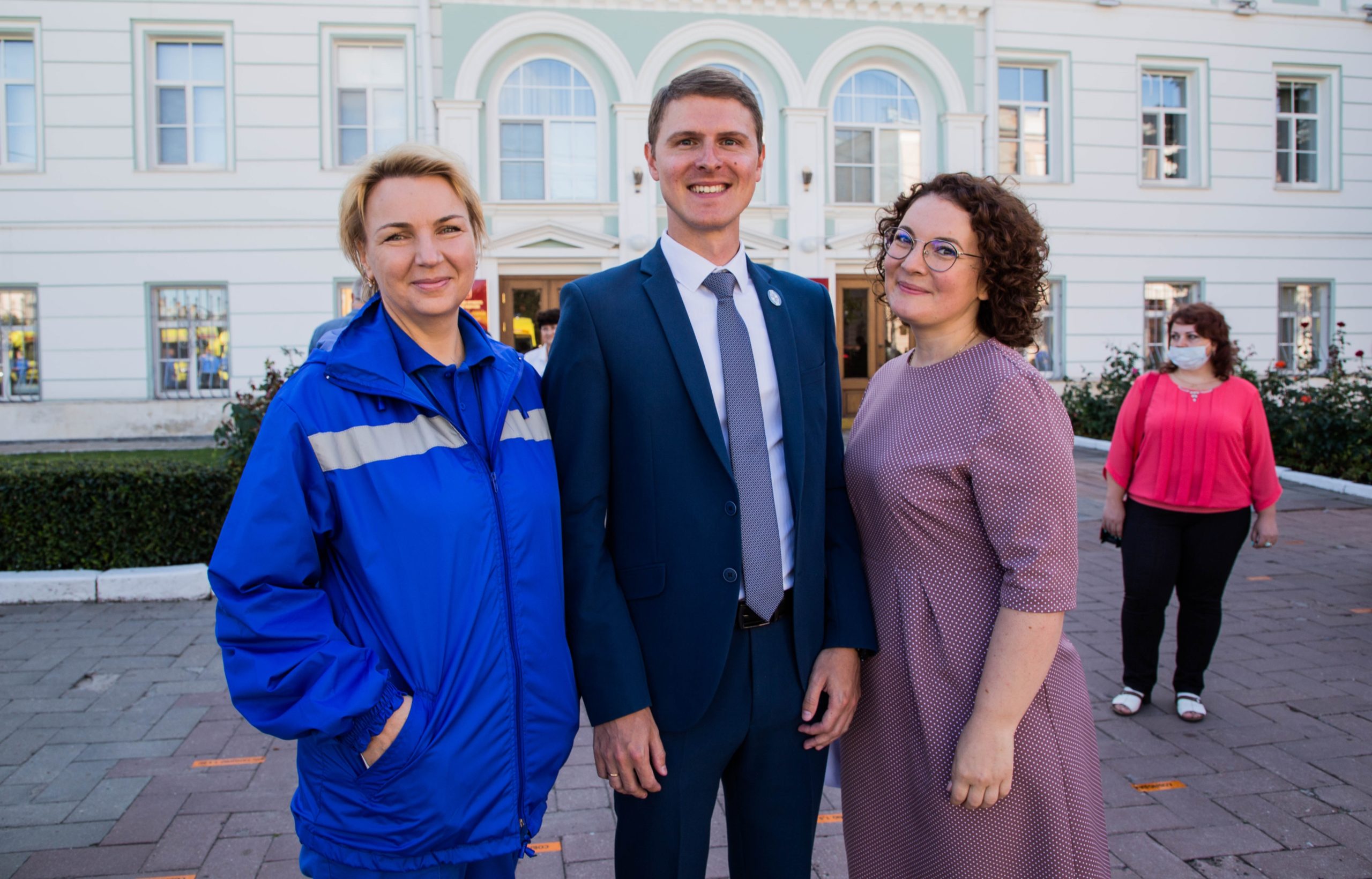 Игорь Руденя вручил новые машины и технику учреждениям здравоохранения и МЧС