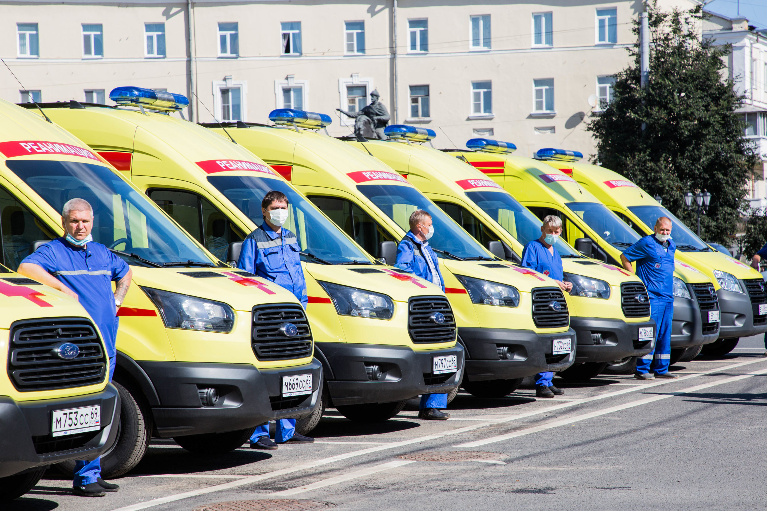 Игорь Руденя вручил новые машины и технику учреждениям здравоохранения и МЧС