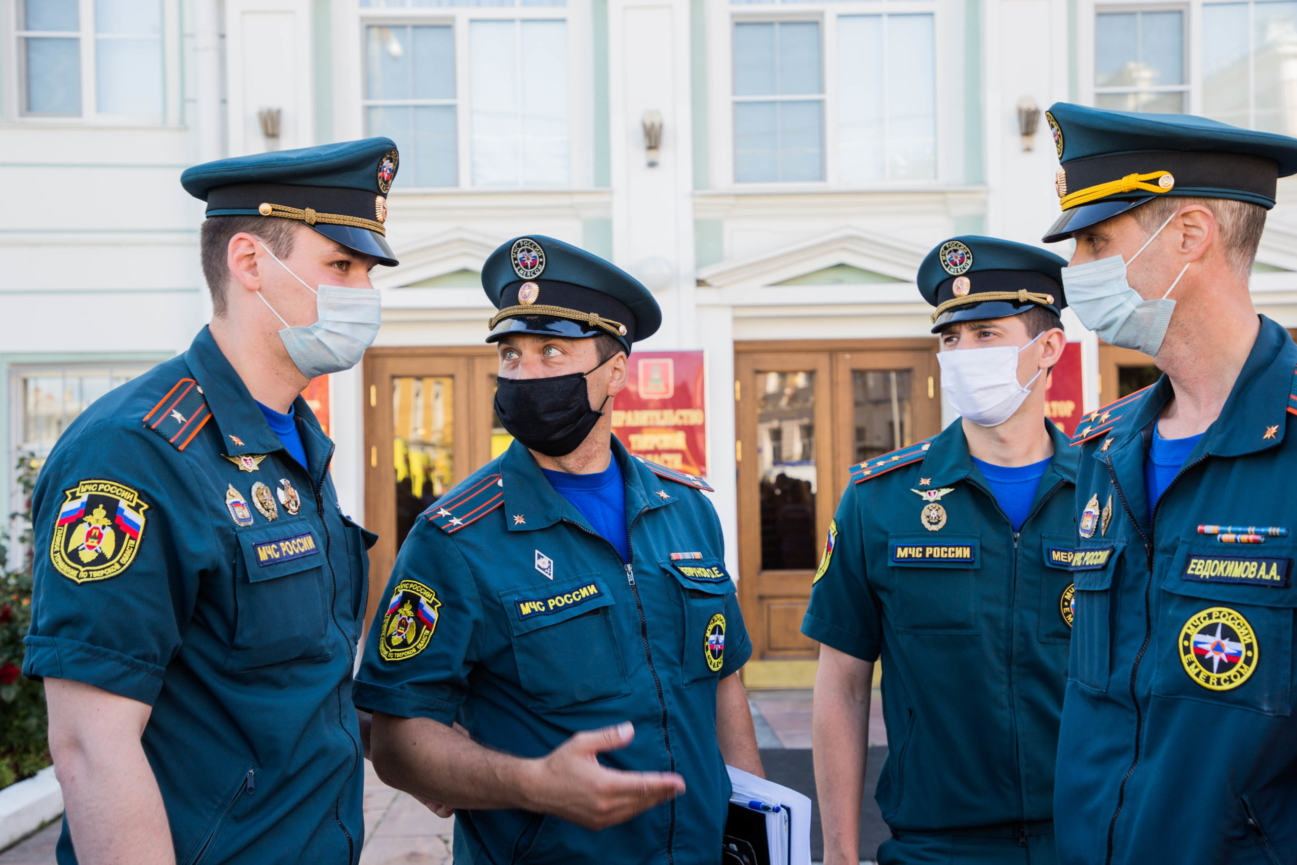 Игорь Руденя вручил новые машины и технику учреждениям здравоохранения и МЧС