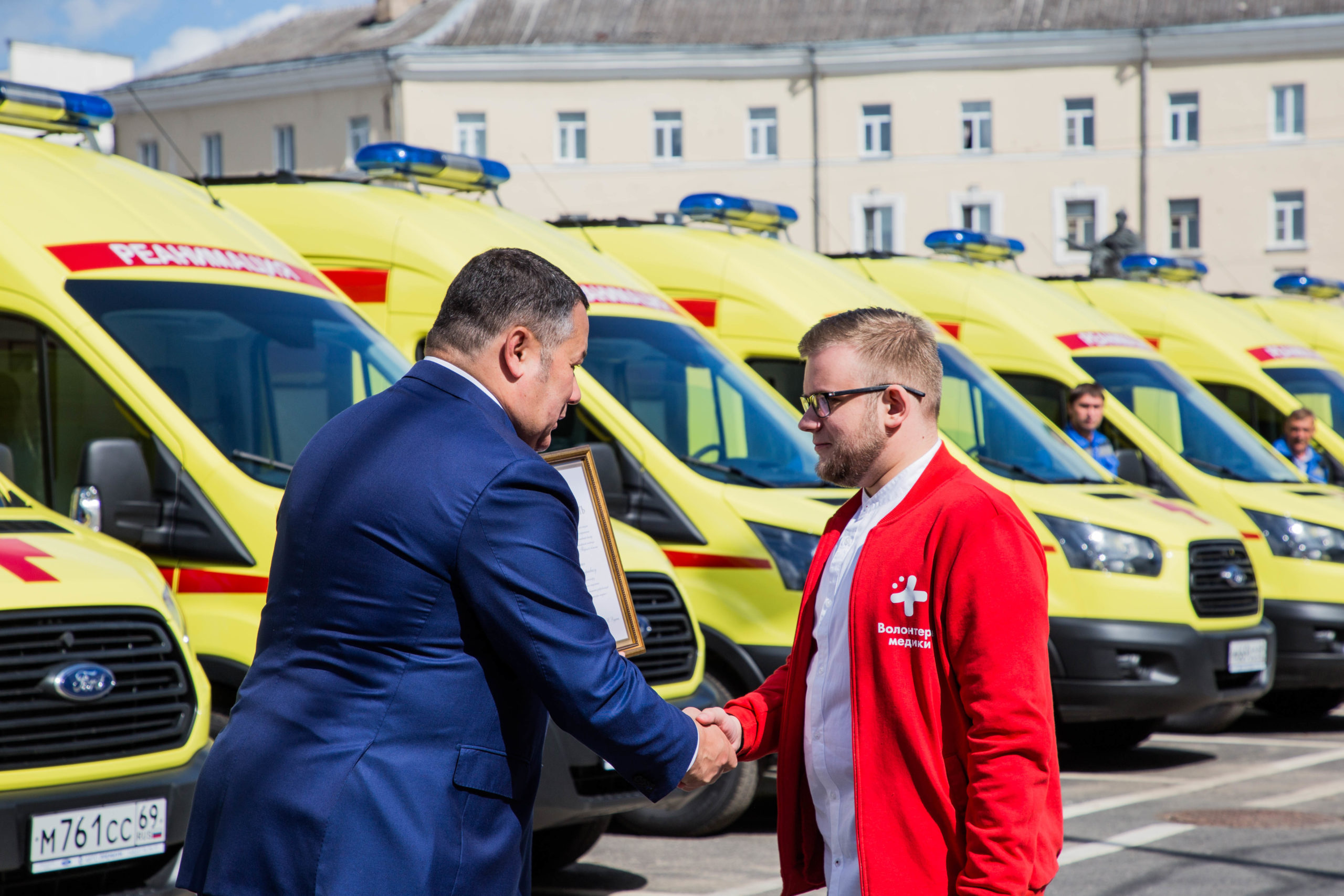 Игорь Руденя вручил новые машины и технику учреждениям здравоохранения и МЧС