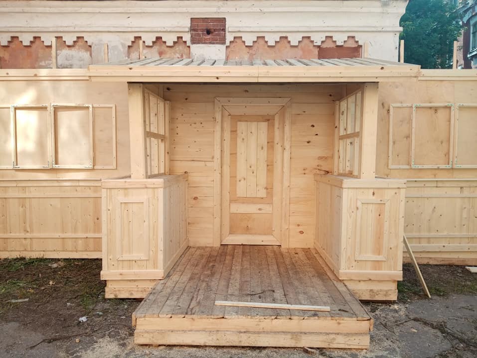 Появились фотографии декораций для сериала с Хабенским в Твери