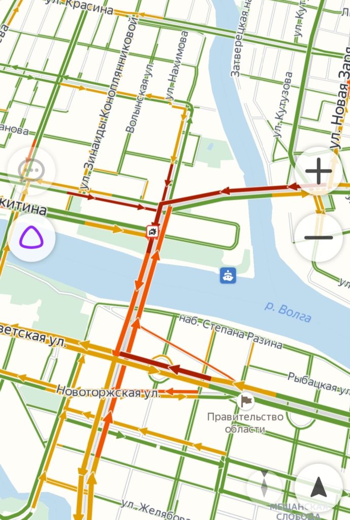 Заволжье в Твери встало в пробке
