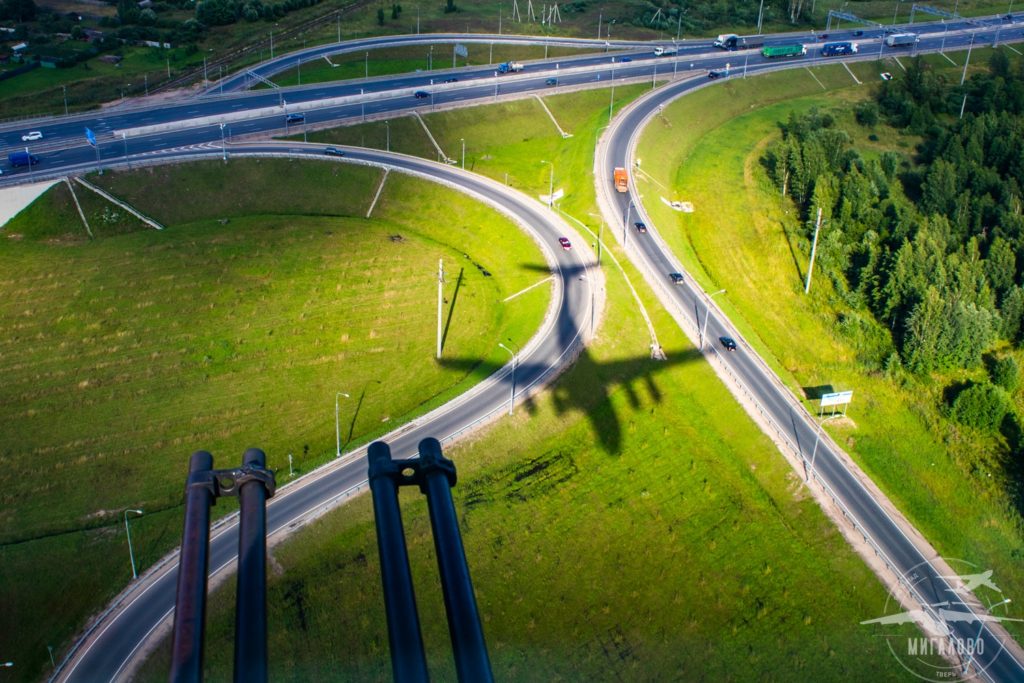 Летчики в небе над Тверью устроили огненное шоу