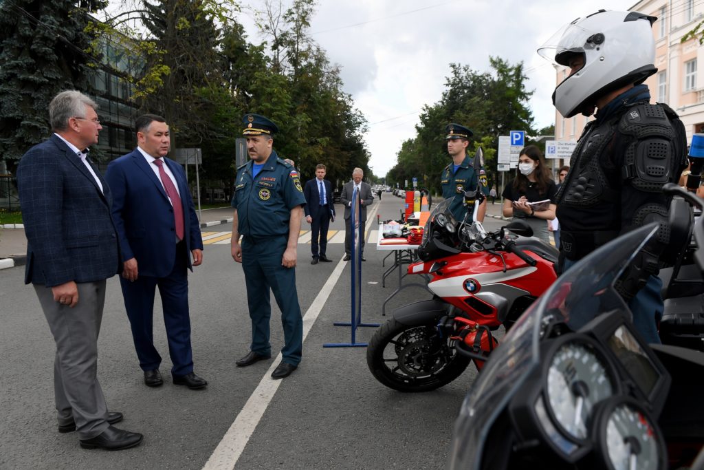 Новые автомобили скорой помощи передали медицинским учреждениям Тверской области