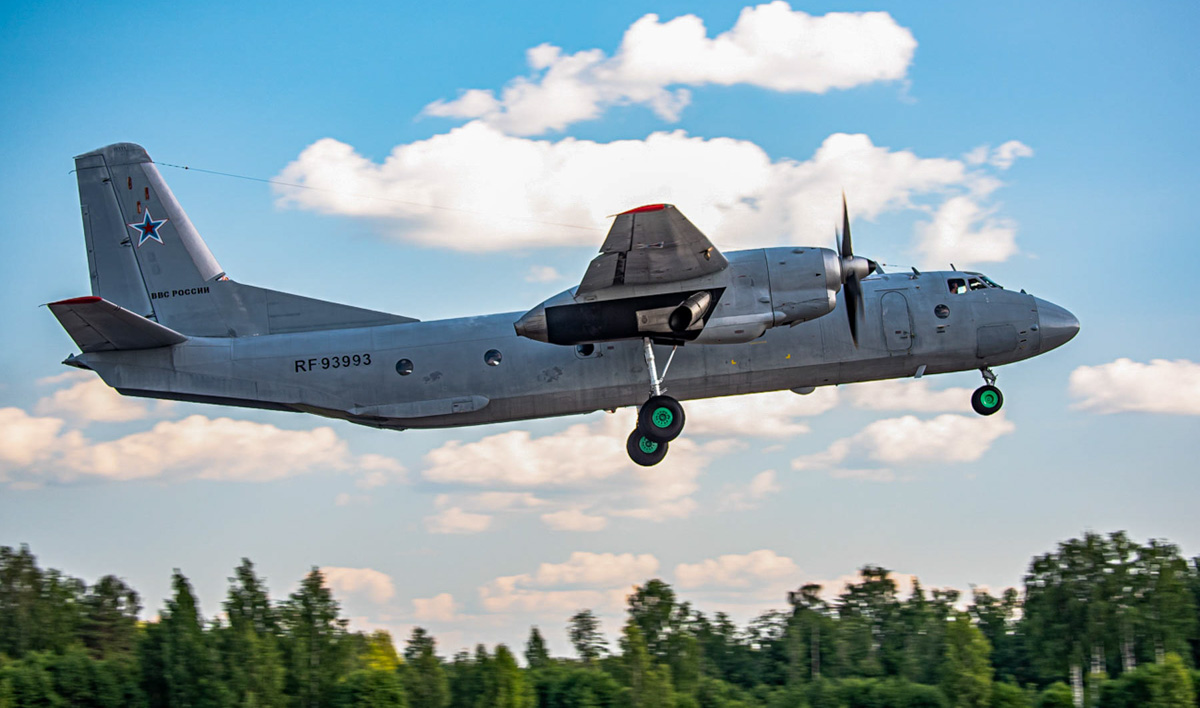 Молодые летчики осваивали военно-транспортные самолеты в небе над Тверью