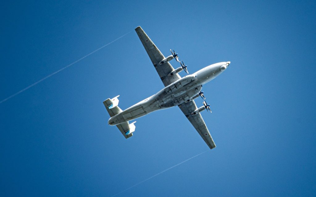 Полёты самого большого турбовинтового самолета Ан-22 «Антей» в Тверской области попали на фото