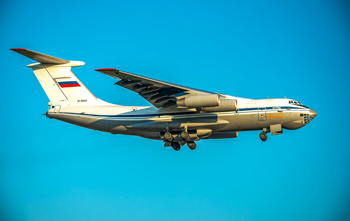 Молодые летчики осваивали военно-транспортные самолеты в небе над Тверью