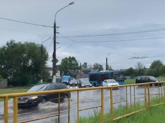 После ливня затопило кольцо в Южном в Твери После ливня затопило кольцо в Южном в Твери